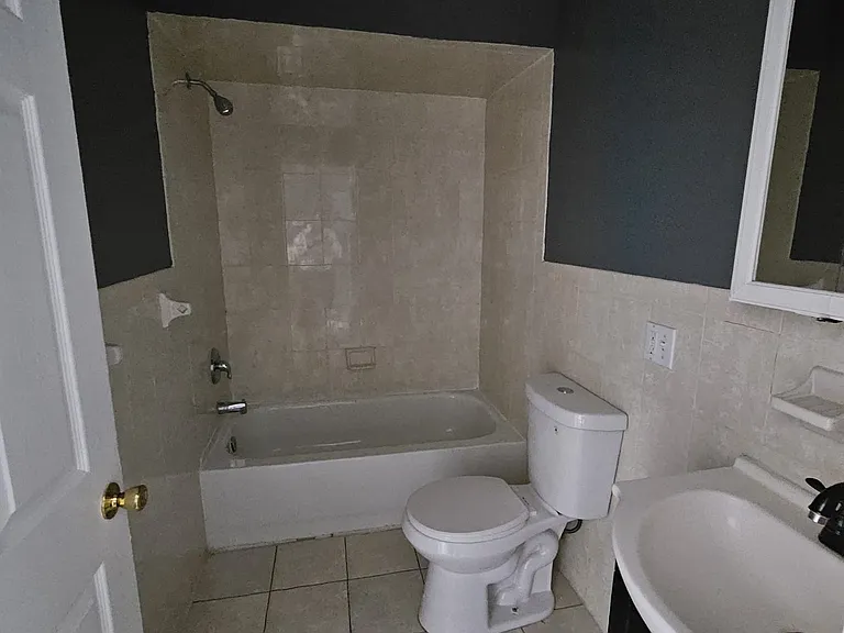 270 S 7th St #3 — Photo 5