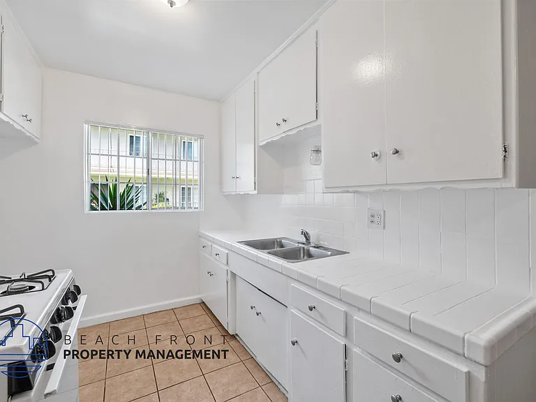 1822 W El Segundo Blvd — Photo 14