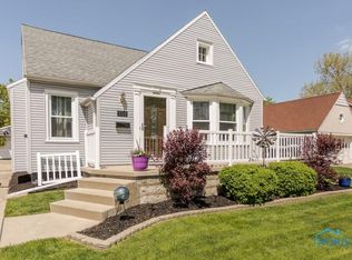 556 Robindale Ave, Oregon, OH 43616