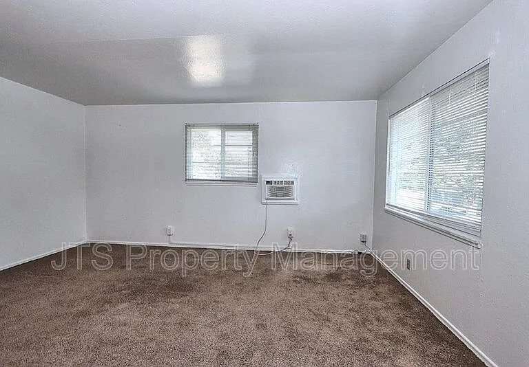 4439 V St #6 — Photo 7