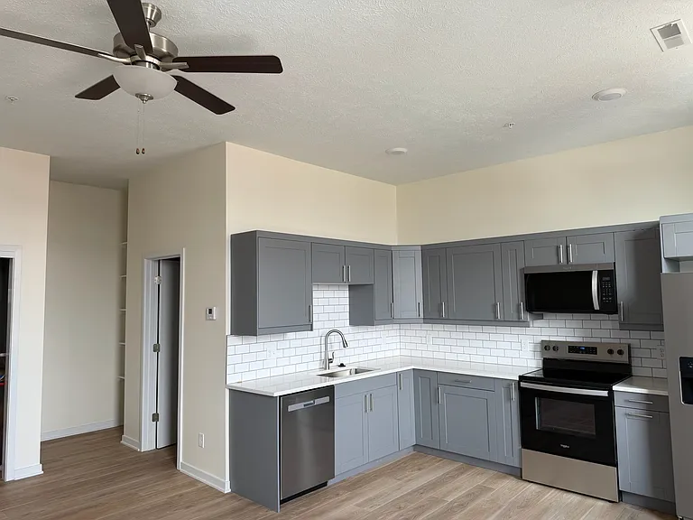 900 Central Ave #202 — Photo 6