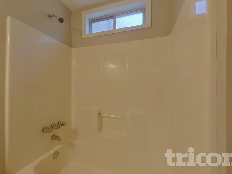 726 Westbury Dr — Photo 16