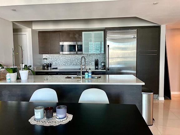 3rd image of 500 Brickell Ave #0000