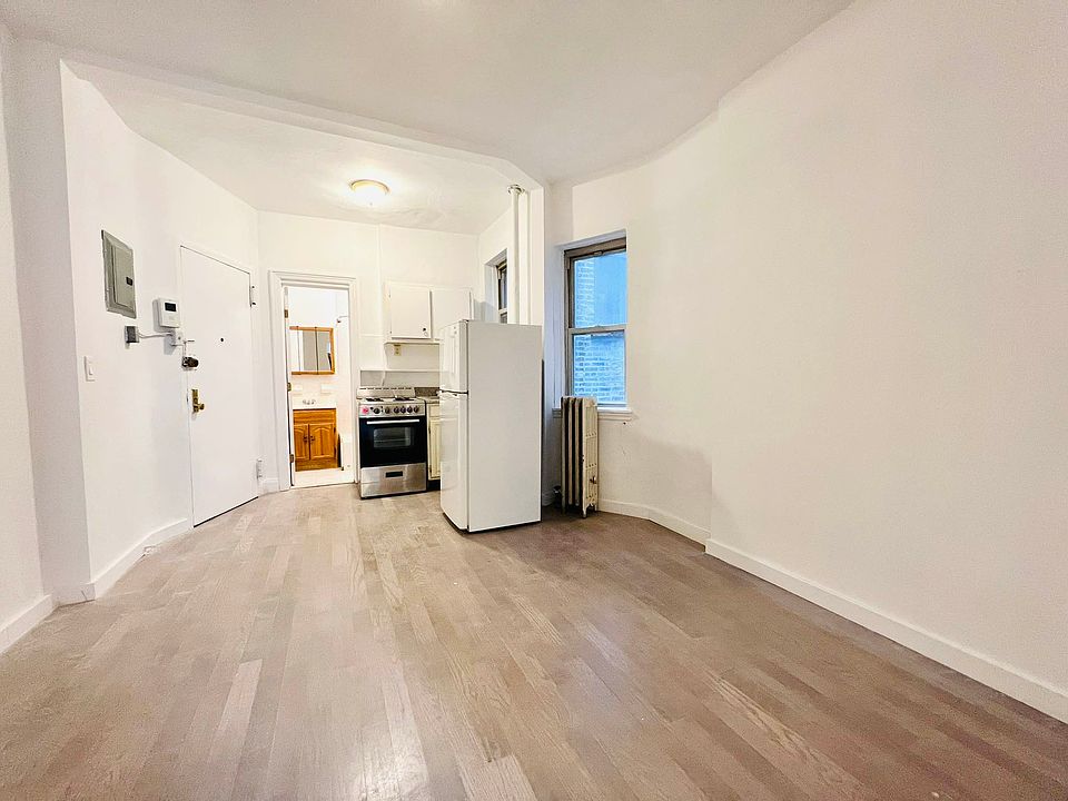 2nd image of 139 Mulberry St APT 15