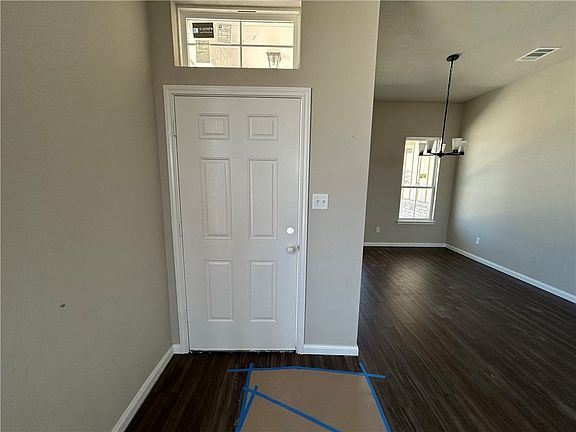 4th image of 2219 Suzy Ct
