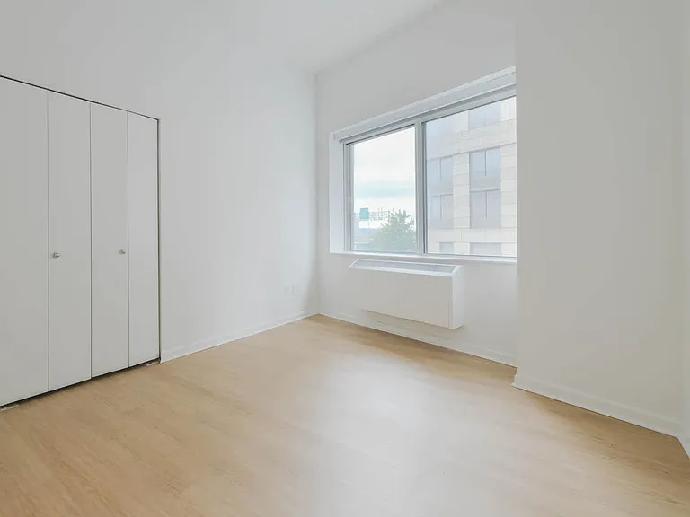 180 Riverside Blvd #510 — Photo 31