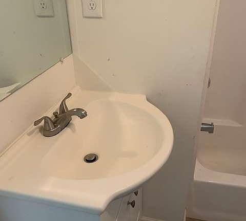 5th image of 1348 Eason St NW