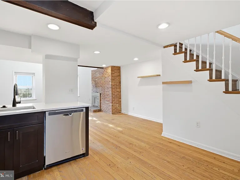 747-00 S 2nd St #Penthouse 3F — Photo 6