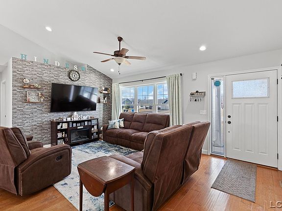 3rd image of 3153 Beaver Creek Rdg