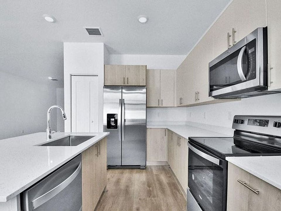 1st image of 4074 Highland Oaks Dr