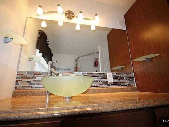 3rd image of 806 NW 26th St Floor 2