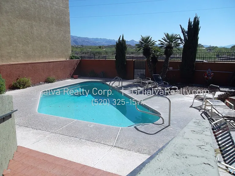 3120 E Corte De La Raqueta — Photo 21