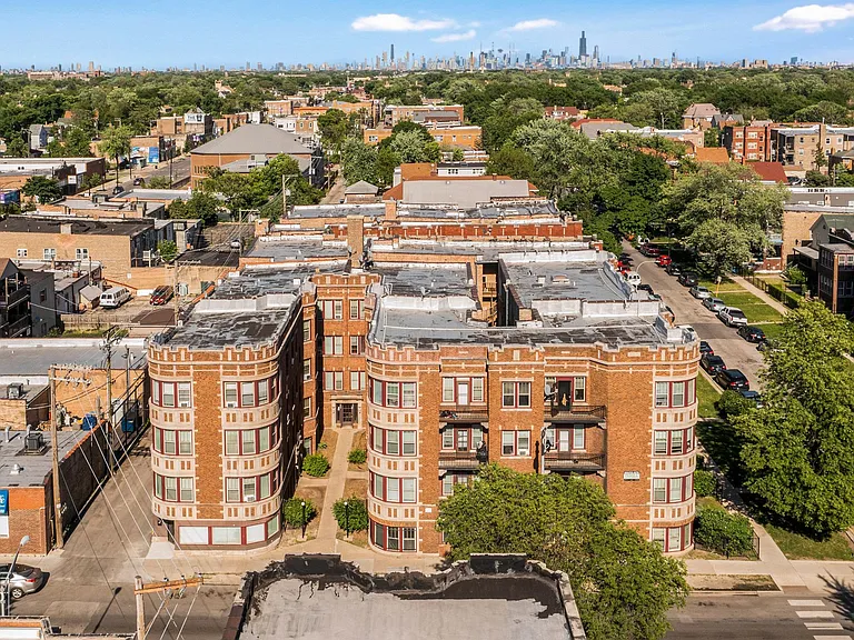 5952-58 W Superior St — Photo 16