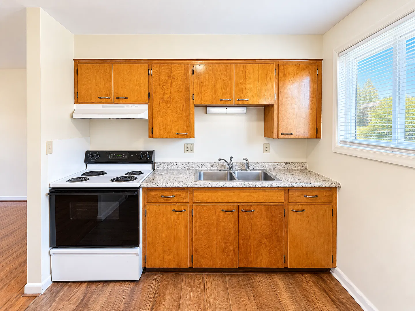 Apartment for Rent — Photo 3