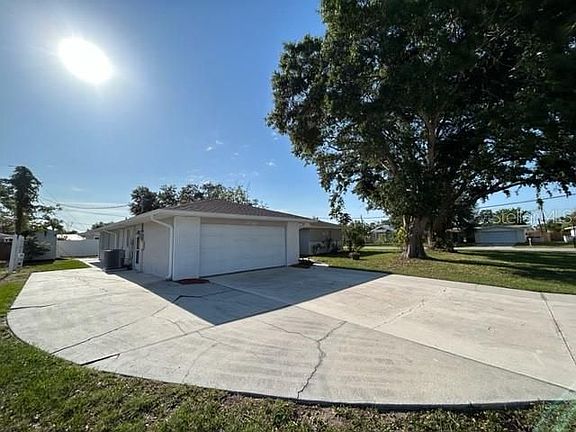 3rd image of 1770 Elm Dr