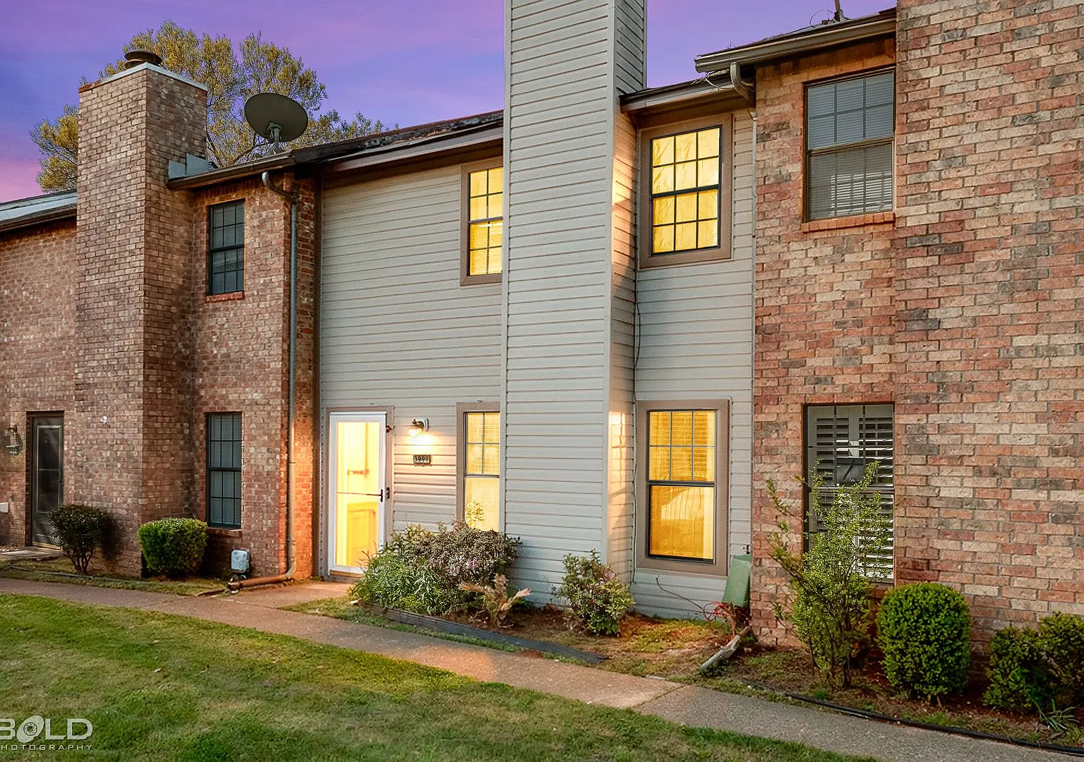 Charming 2-Bedroom Home in Gated Community with Pool & Clubhouse — Photo 3