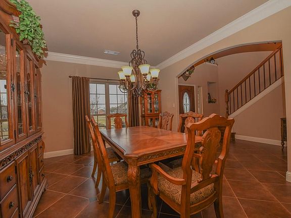 5th image of 705 Heritage Way