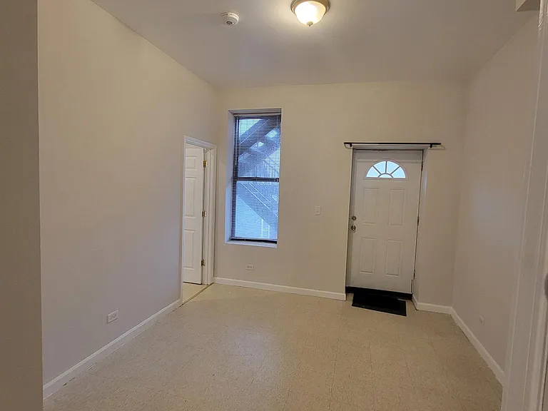 1827 S May St #2R — Photo 7