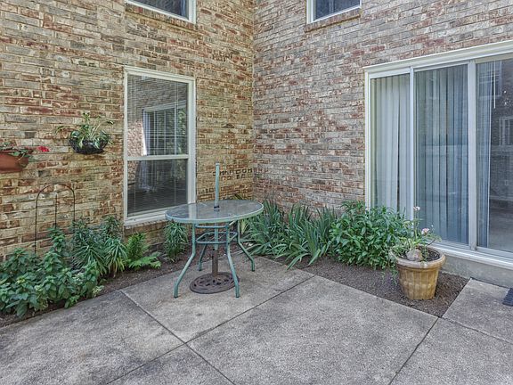 4th image of 422 Colony Woods Dr #422