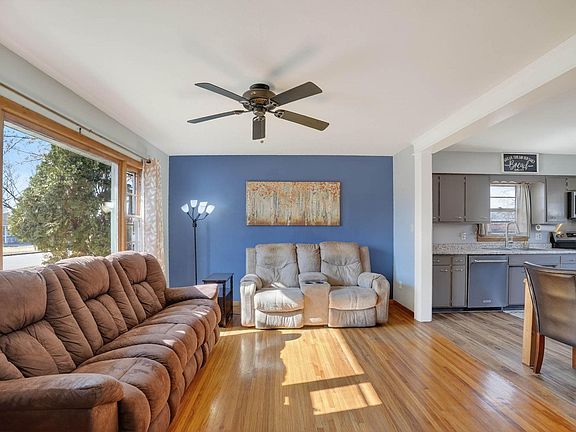 3rd image of 920 Royal Dr