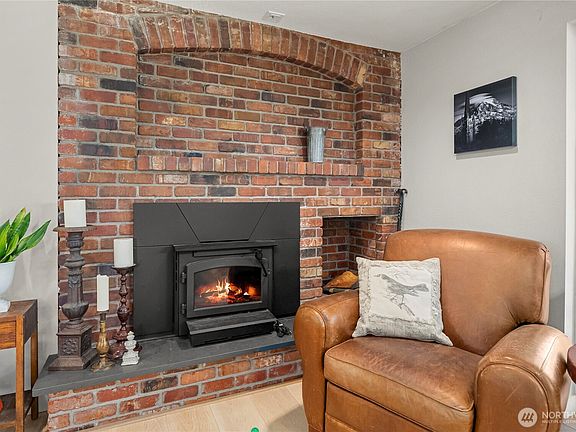 4th image of 28719 76th Avenue E