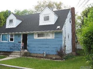 850 Fullerton Ave, Uniondale, NY 11553