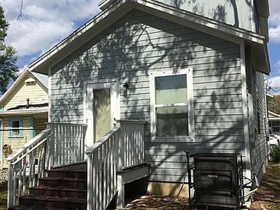 2nd image of 2128 W Walnut St