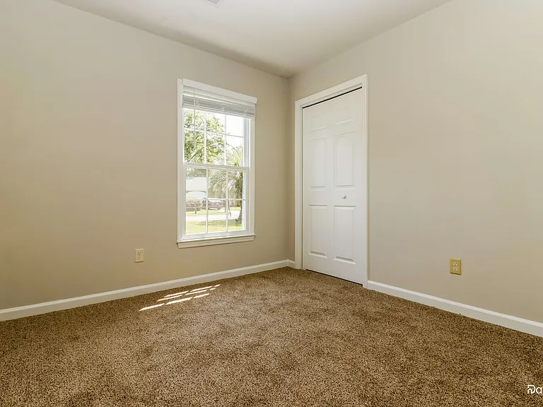 1311 Hampton Dr — Photo 10