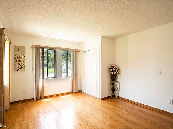 4th image of 4235 Benedictine Cir