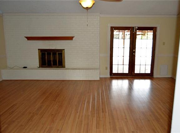 4th image of 8409 Springhill Ct
