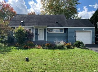 228 Blackberry Rd, Liverpool, NY 13090
