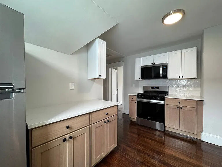 47-49 Mead St #3 — Photo 3