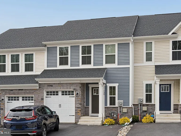 120 Arden Way — Photo 4