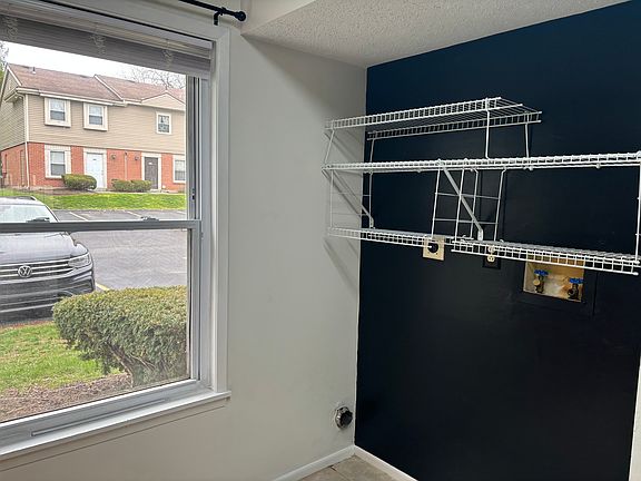5th image of 322 Windsor Park Dr