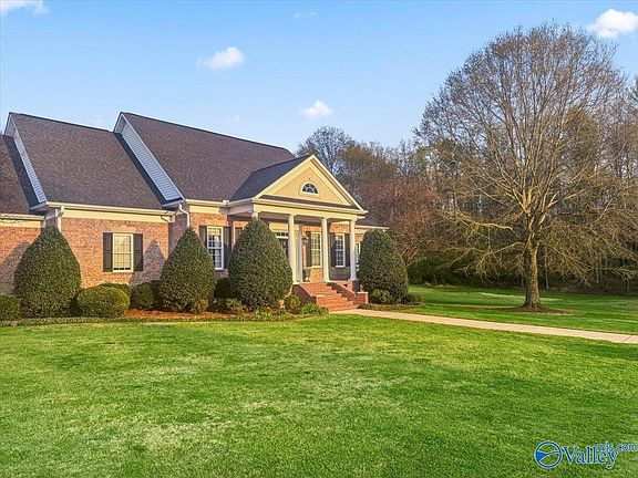 2nd image of 978 Hampton Ridge Cir NW