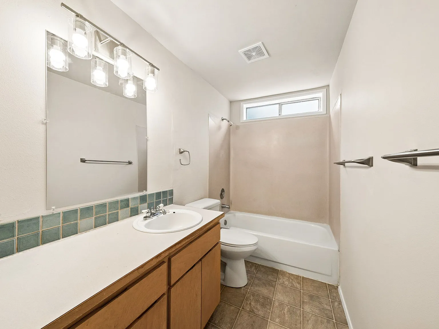 Greenlake Condo — Photo 3
