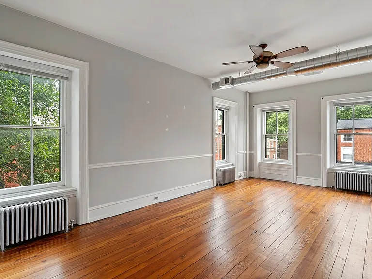 201 W Barnard St — Photo 17