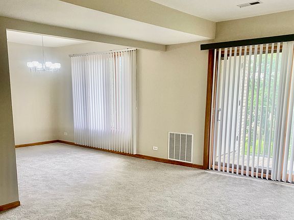 4th image of 475 N East River Rd APT 3