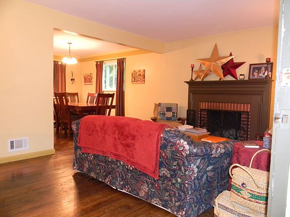 Living Room/ Dining Rm