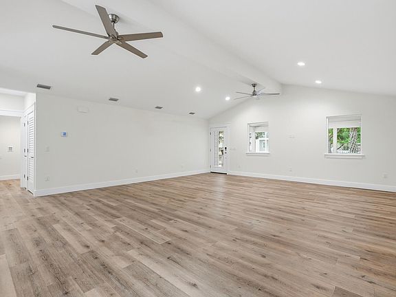 4th image of 465 Seacrest Dr