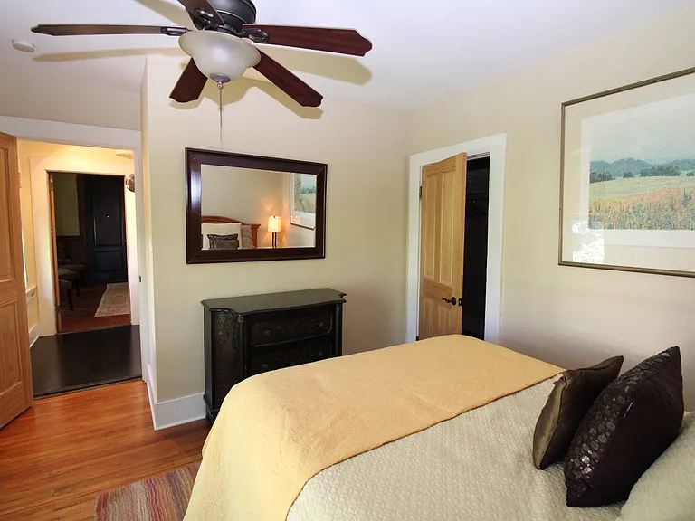 147 E Chestnut St #3 — Photo 8