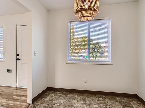 4th image of 707 NE 92nd Ave
