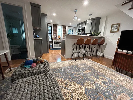 Rented by JB Mac Real Estate Inc. | media 15