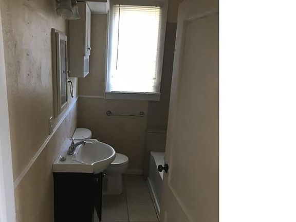 4th image of 1530 Coty St