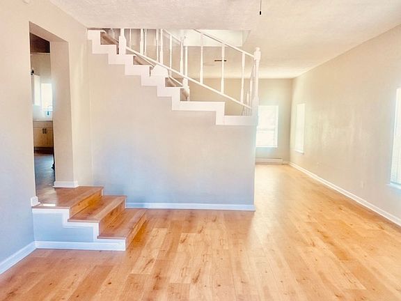 2nd image of 2429 Cliffdale St