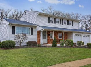 20 Surrey Ln, Parlin, NJ 08859