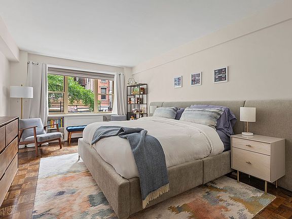 4th image of 415 E 52nd St APT 2DA