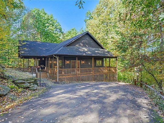 3rd image of 351 Woodland Ridge