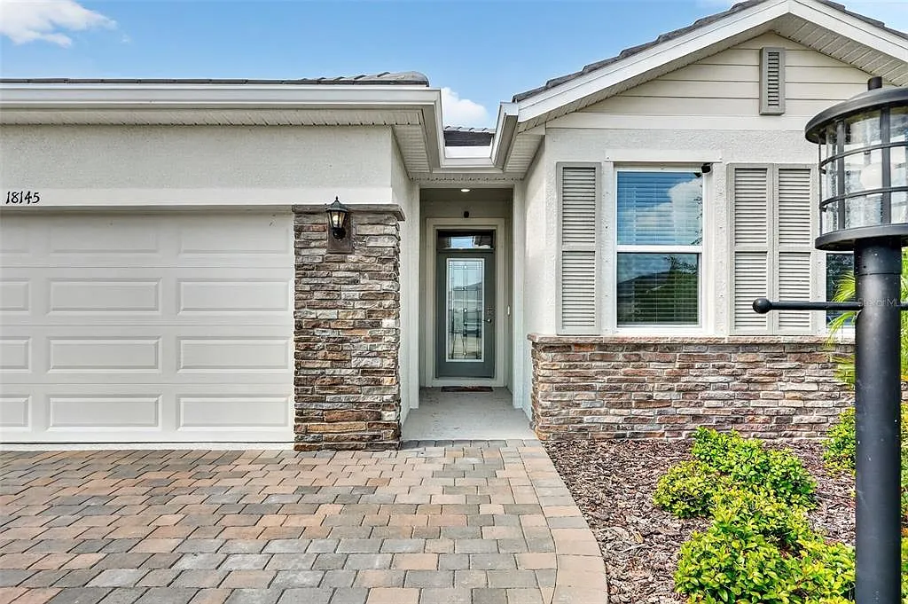 4 bed, 2.0 bath, 2046 sqft, $3,950 — Photo 4