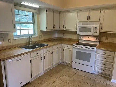 4th image of 11913 Berwick Ln
